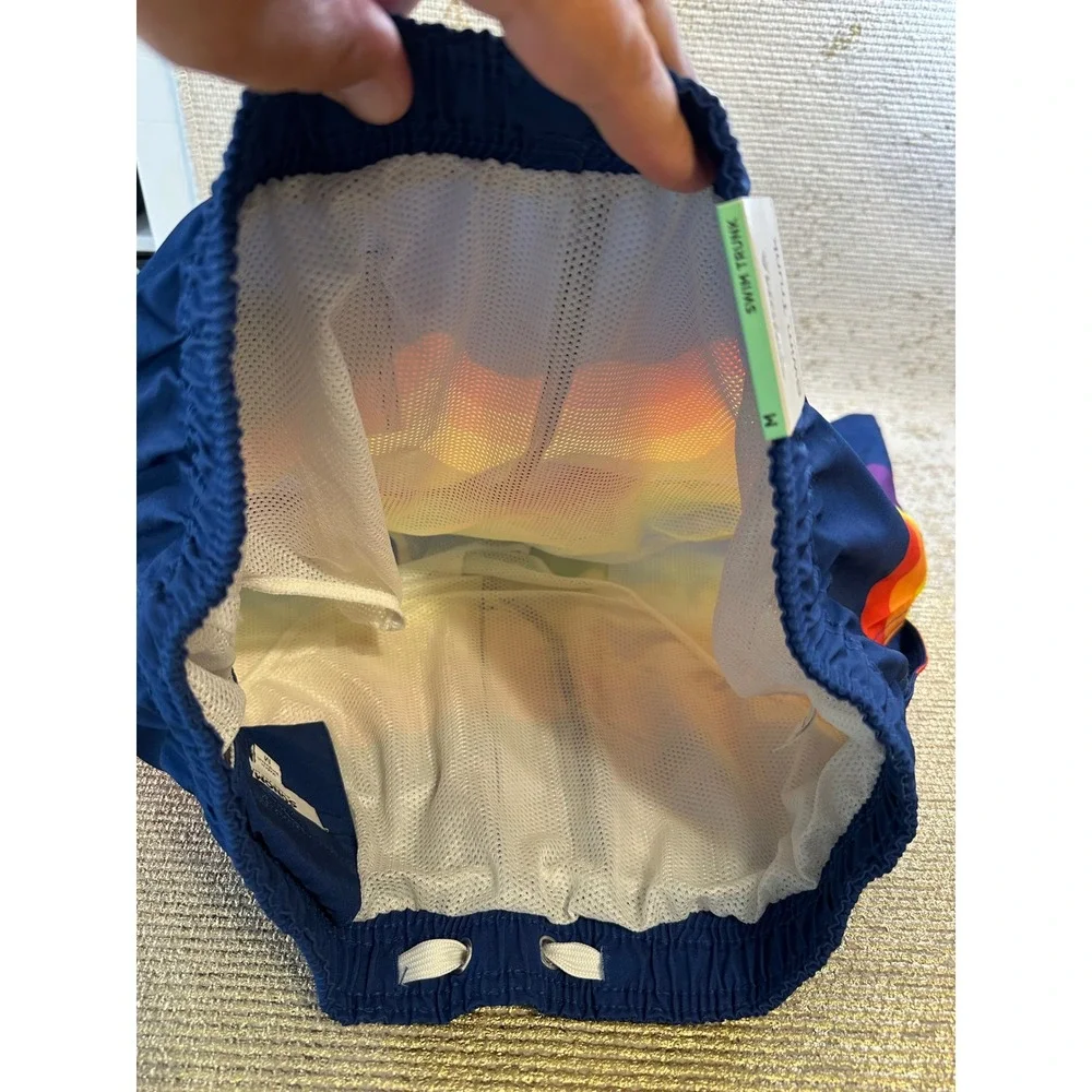 SONOMA Kohls Men's Rainbow Pride Flag Swim Trunks NWT Travel Vacation Medium